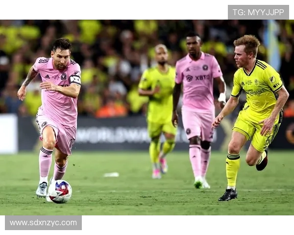 加拿大足球明星及其在国际赛场上的杰出表现与成就分析 加拿大足球明星及其在国际赛场上的杰出表现与成就分析