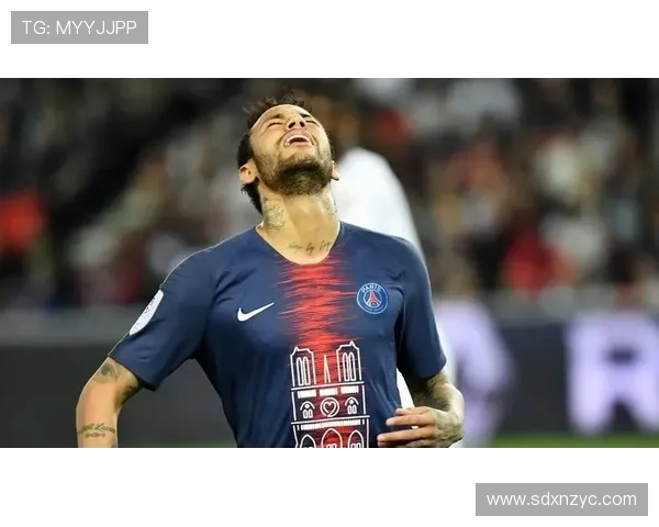 内马尔因不满判罚情绪失控踢裁判引发争议与讨论 内马尔因不满判罚情绪失控踢裁判引发争议与讨论