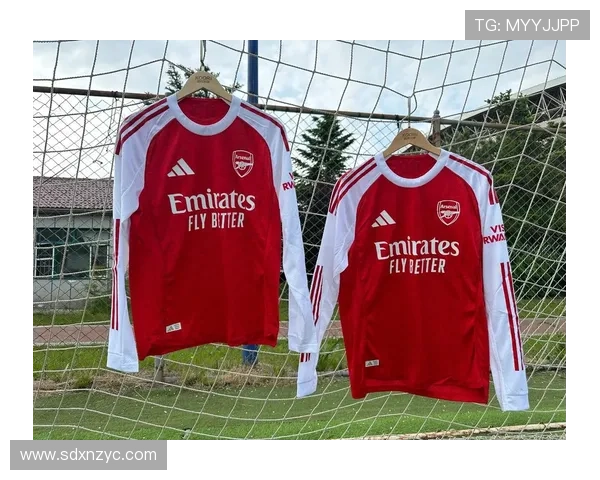 足球明星的日常穿搭风格揭秘时尚与运动的完美结合 足球明星的日常穿搭风格揭秘时尚与运动的完美结合