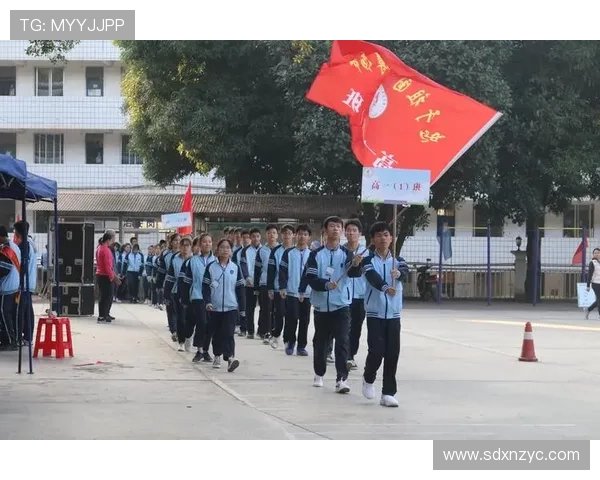 黑白画风中的足球巨星魅力展现与艺术交融之旅 黑白画风中的足球巨星魅力展现与艺术交融之旅